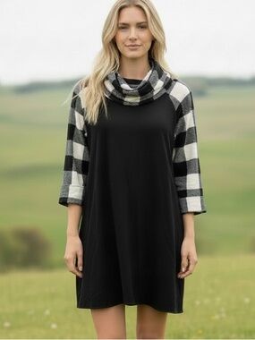 Chic Black and White Plaid Sleeve Mini Dress